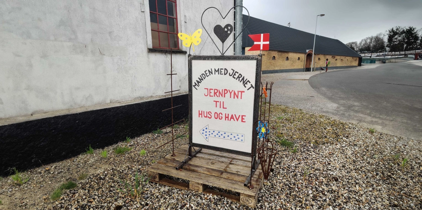 Manden Med Jernet skilt